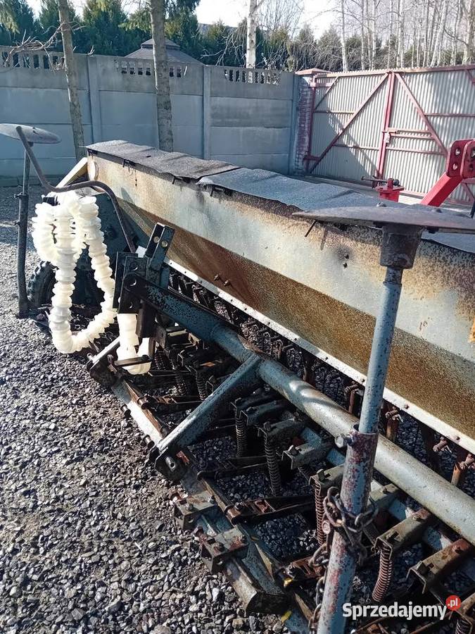 Sprzedam siewnik i rozrzutnik nieuszkodzony Siewniki i sadzarki Bodzentyn