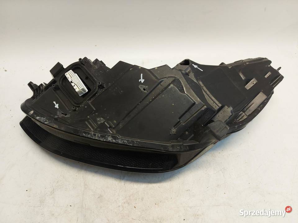 TESLA MODEL Y 2023r Lampa przód LED prawa UK RHD