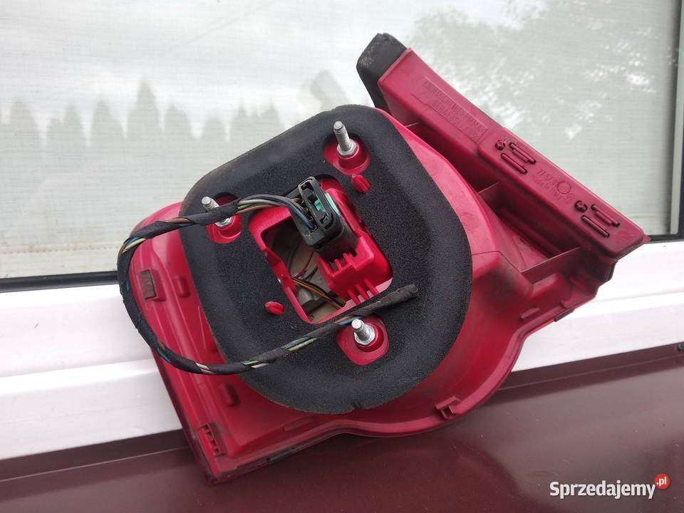 VW Passat B6 sedan lampa tył tylna prawa w Lampy tylne Sieradz