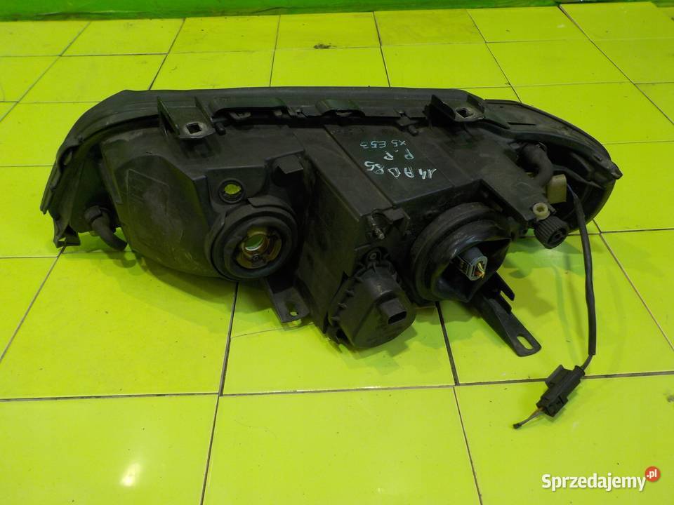 BMW X5 E53 30 D 03r 5D lampa prawa przod osobowe Suków