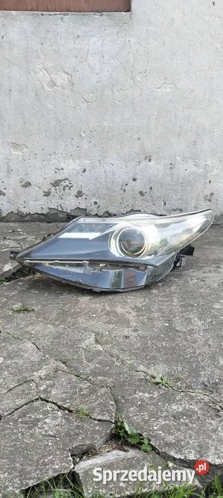 TOYOTA AURIS Lampa przednia Lewa USZKODZONA mazowieckie Poświętne