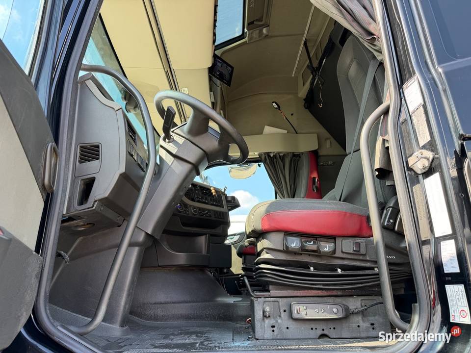 Ciagnik VOLVO FH Nowy model tez leasing ciagnika Warszawa sprzedam