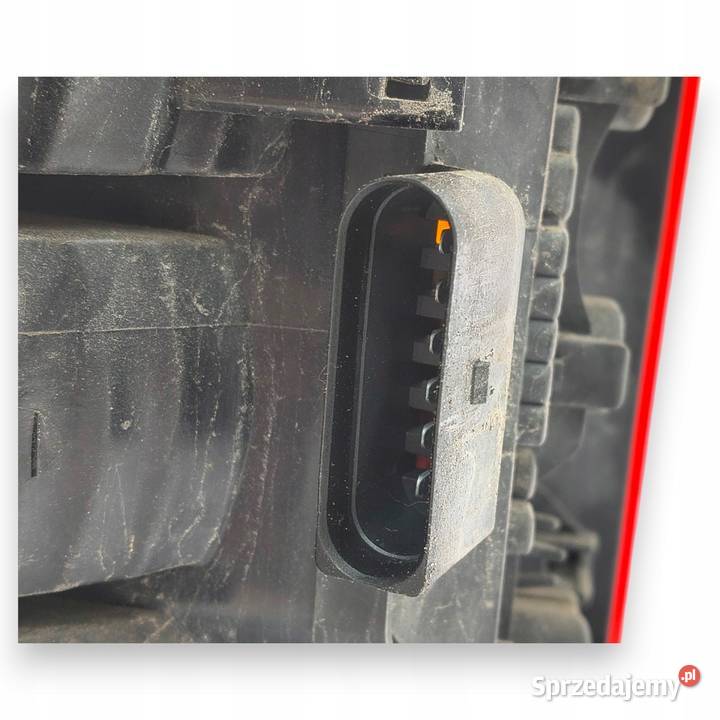 LAMPA LEWA VW Transporter T5 Multiwan tylna osobowe