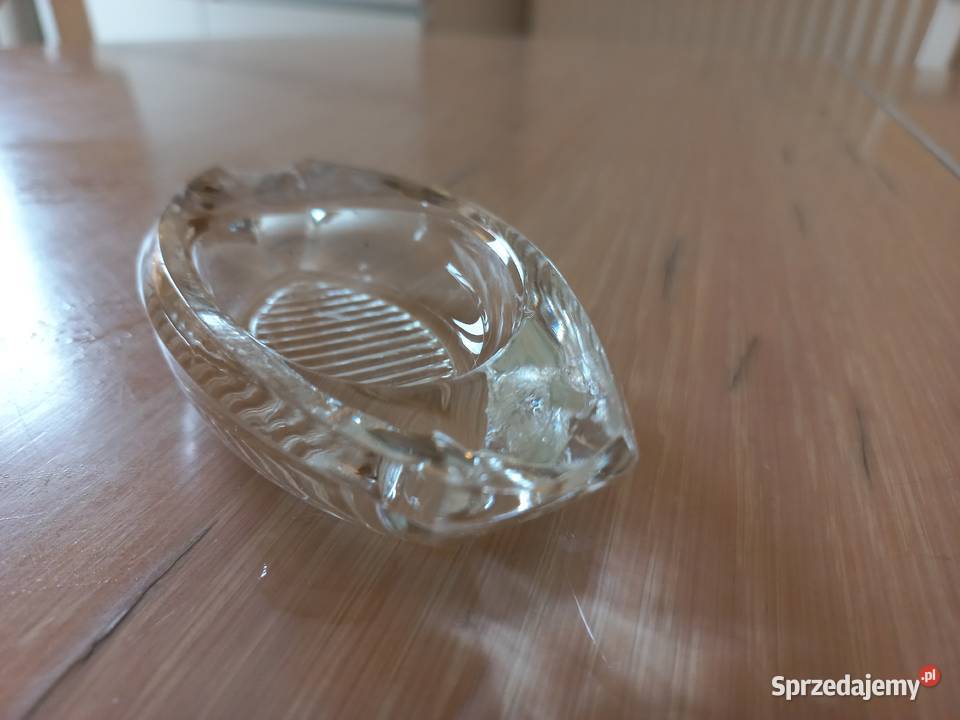 kryształowa stara popielniczka łódka Piastów