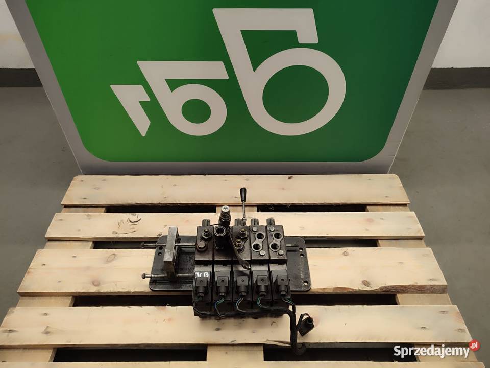 Rozdzielacz hydrauliczny 157H3889 MATBRO TS 260 Wilkowo