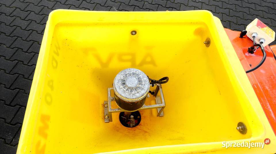 Rozsiewacz do soli APV WD 40 M2 Kubota GR Baras Świnice Warckie