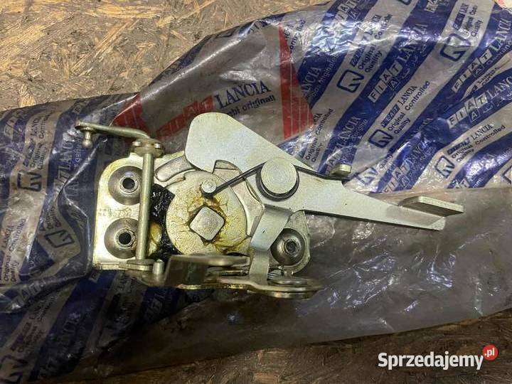 Zamek drzwi prawy Fiat 126p 4275712 nowy