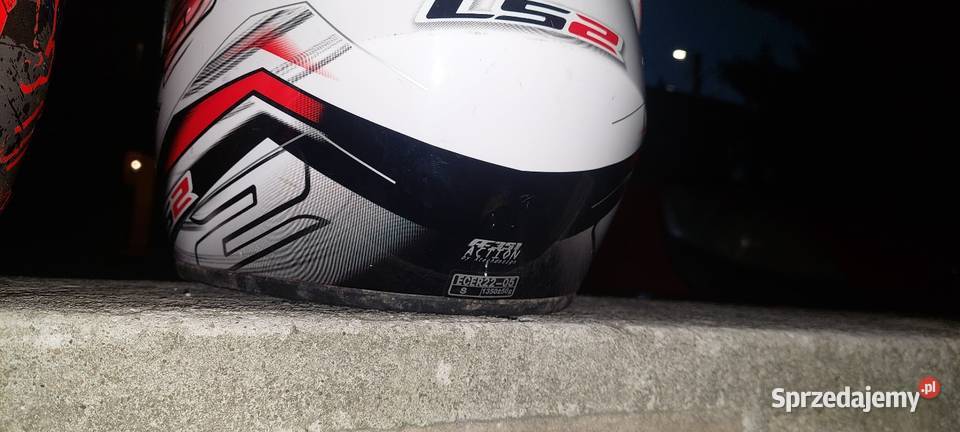 Kaski na motor sprzedam