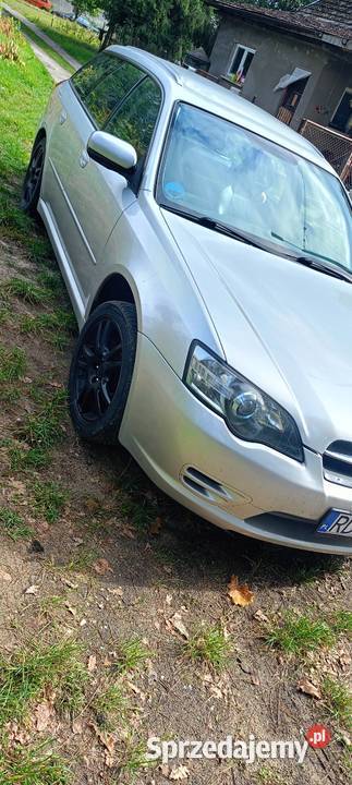 Sprawdzam Subaru legacy 4 25 benzyna 4x4 nieuszkodzony Czarna