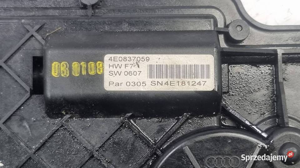 DOCIĄG DRZWI AUDI S8 D3 4E0837059 Lipno