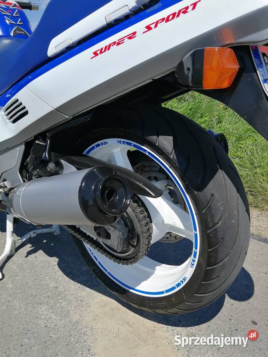 Honda cbr 1000f sportowy