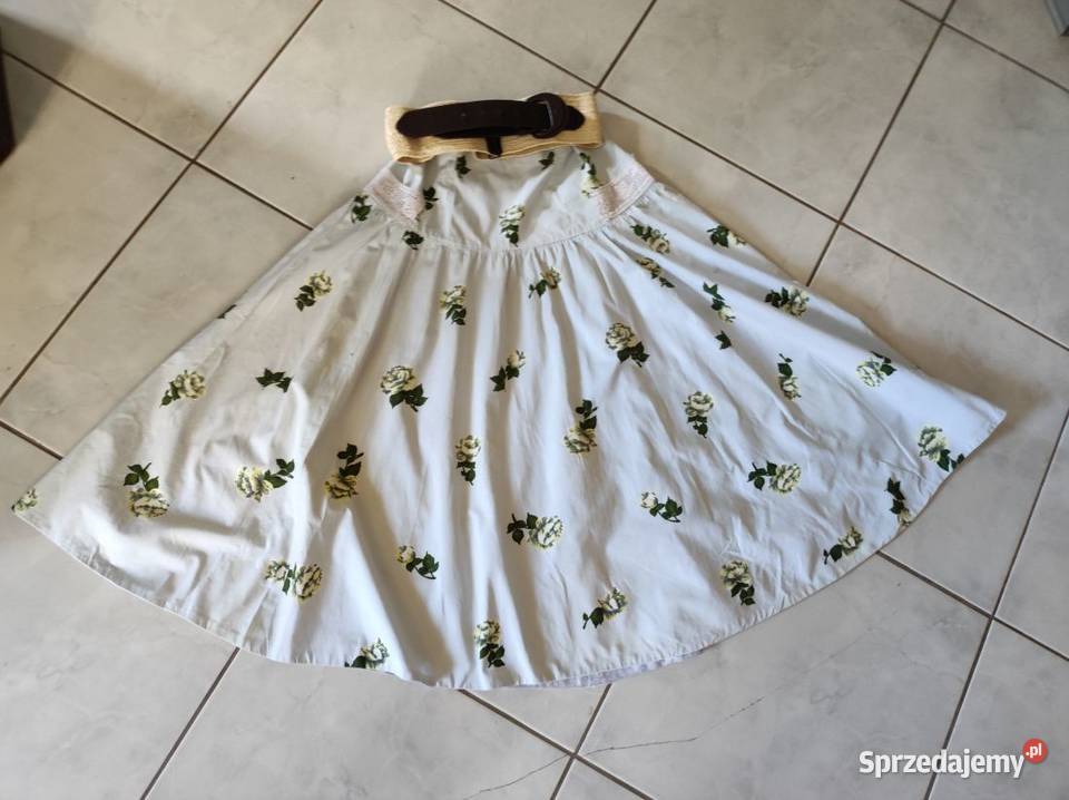 rozkloszowana z koła letnia spódnica falbany Kielce