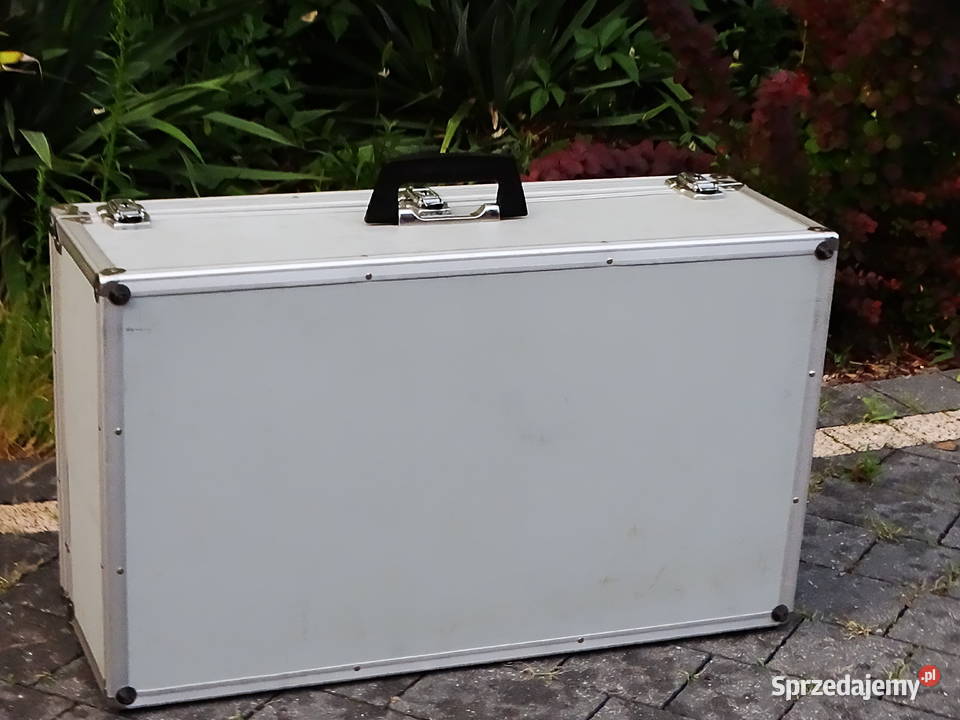 Walizka aluminiowa zamykana na kluczyk Biłgoraj