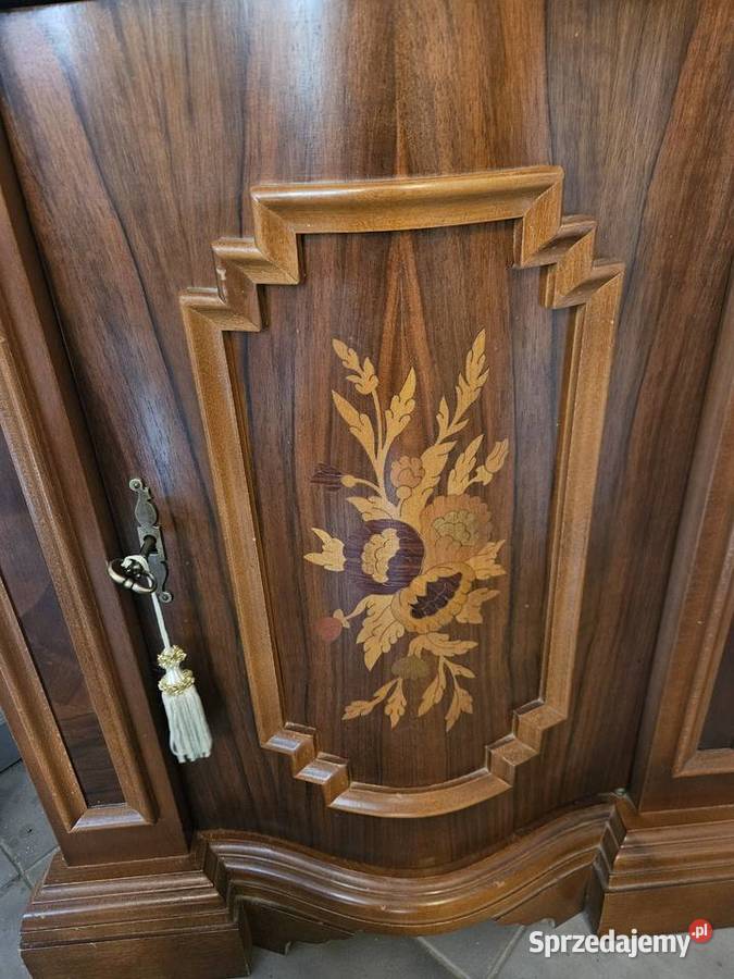 Stylowa włoska witryna narożna Lublin