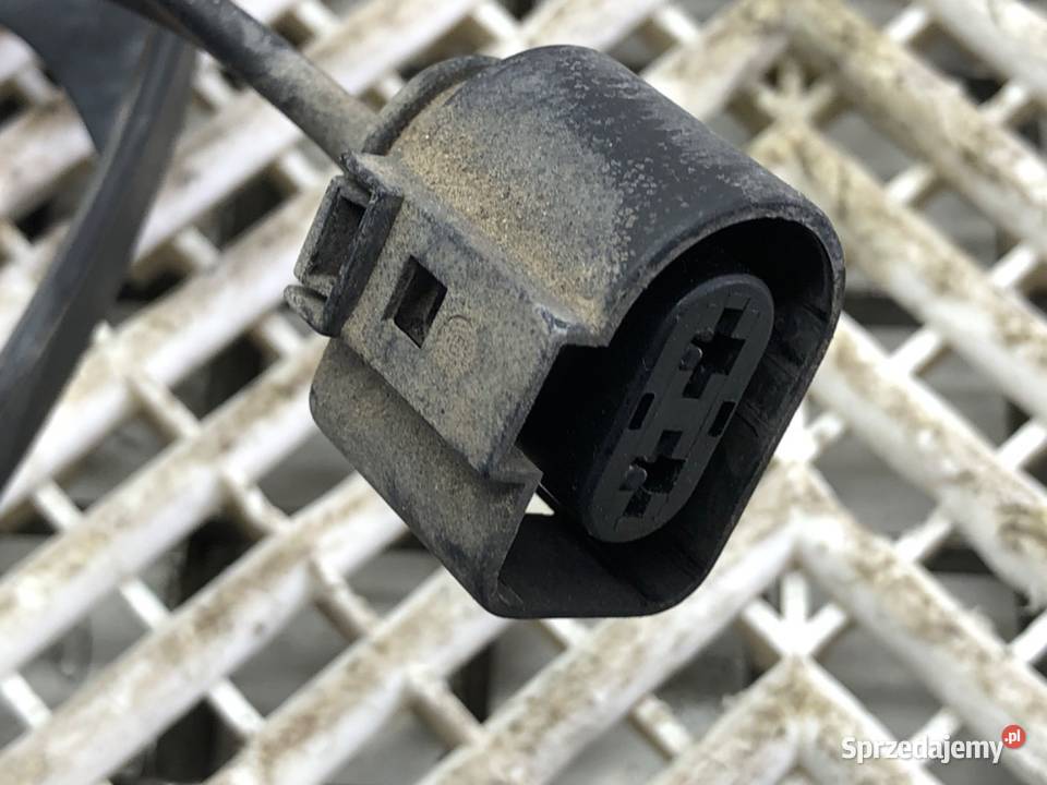 WENTYLATOR CHŁODNICY AUDI A3 8P 20 140 osobowe Układ chłodzenia