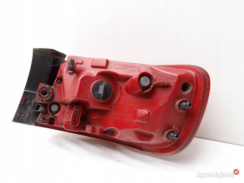 LAMPA LEWA LEWY TYŁ W BŁOTNIK AUDI A4 B8 AVANT osobowe