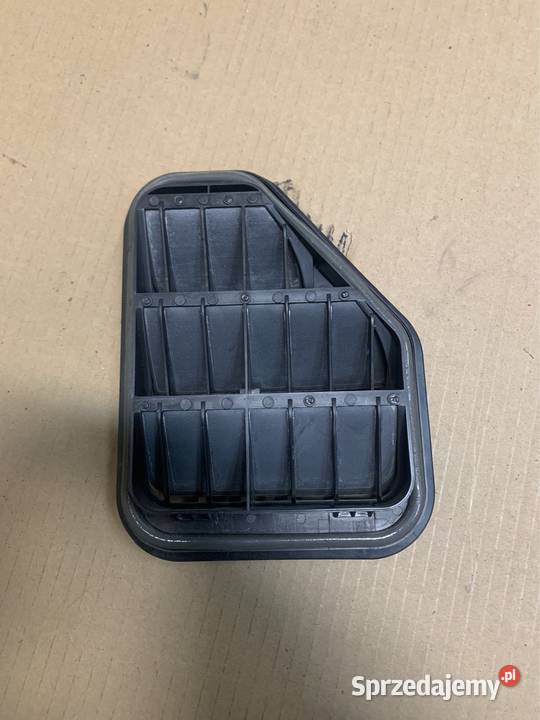 Kratka wentylacyjna lewa 5M0819465A vw tiguan 5N Rok produkcji 2012 Szczecin