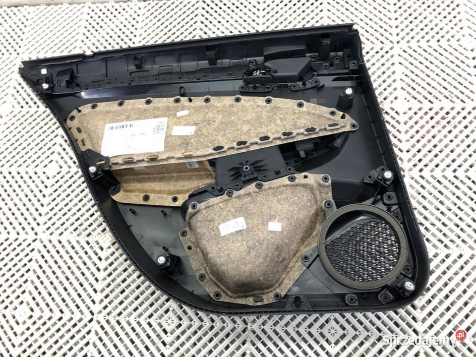 BOCZEK DRZWI PRAWY TYŁ VW GOLF VIII Kombi sprzedam