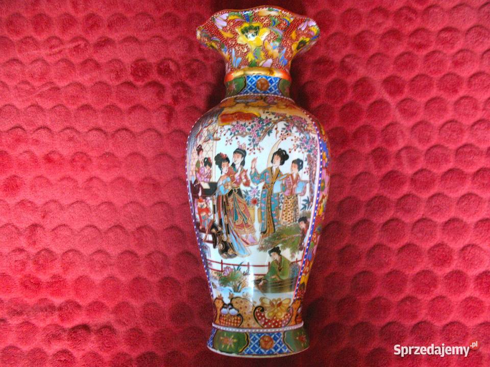 Wazon Misternie zdobiony złoty relief porcelana mazowieckie