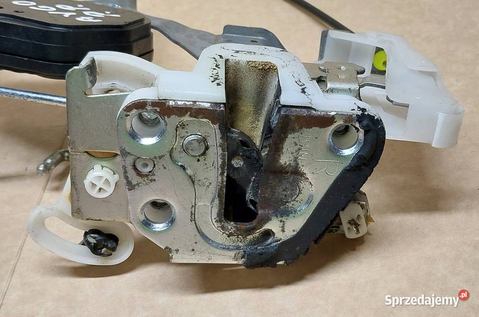 ZAMEK DRZWI PRAWY PRZÓD TOYOTA AYGO I 0514 Mielęcin