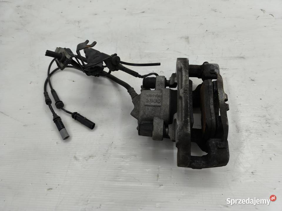 ZACISK LEWY PRZÓD BMW F20 16 116i 136 osobowe