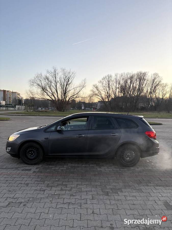 Opel Astra J kombi 14 turbo 140 2011 nieuszkodzony Astra Samochody osobowe Głogów