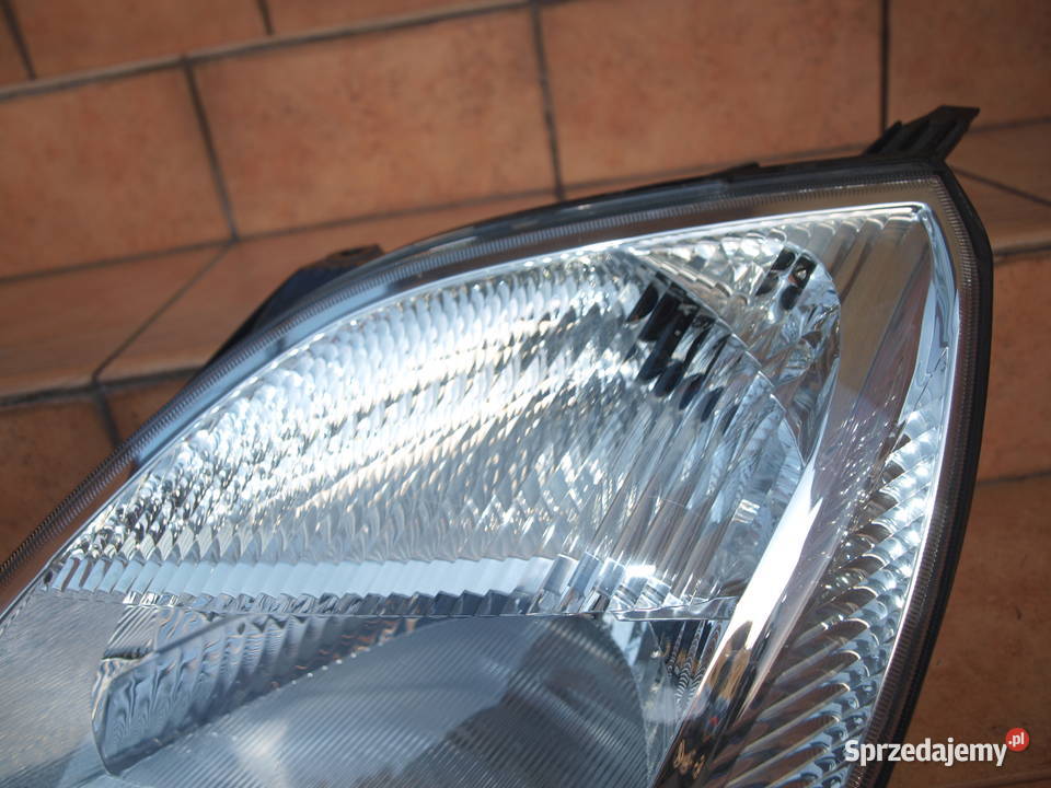 Ford Fiesta Mk6 lampa lewa przód zwykła 2002