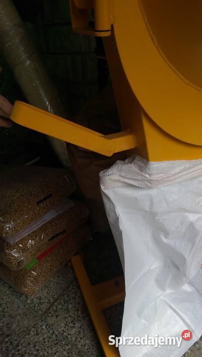 Młyn młotkowy bijakowy M 02 śrutownik