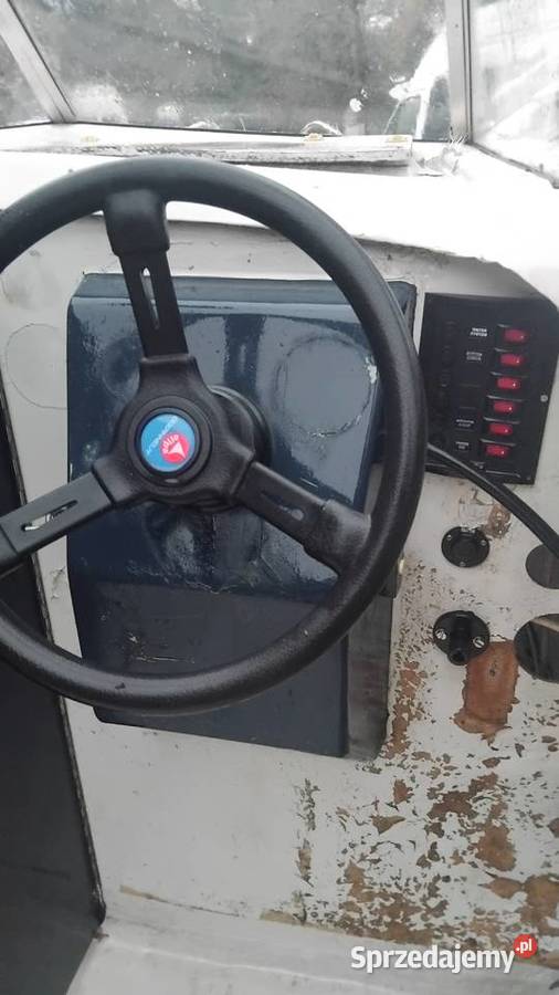 Łódź motorową z przyczepą Rok produkcji 1989 Oława