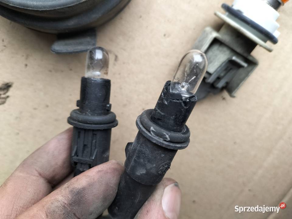 RENAULT CLIO 2 DEKIELEK LAMPY WTYCZKA OPRAWKA osobowe Kamień-Kolonia sprzedam