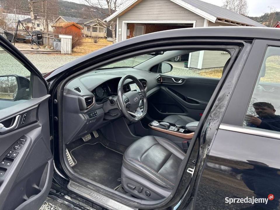 HYUNDAI IONIQ 28 kWh w najbogatszej wersji 4/5 Samochody osobowe