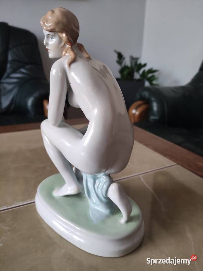 Węgierska Porcelana Zsolnay Akt Kobiecy