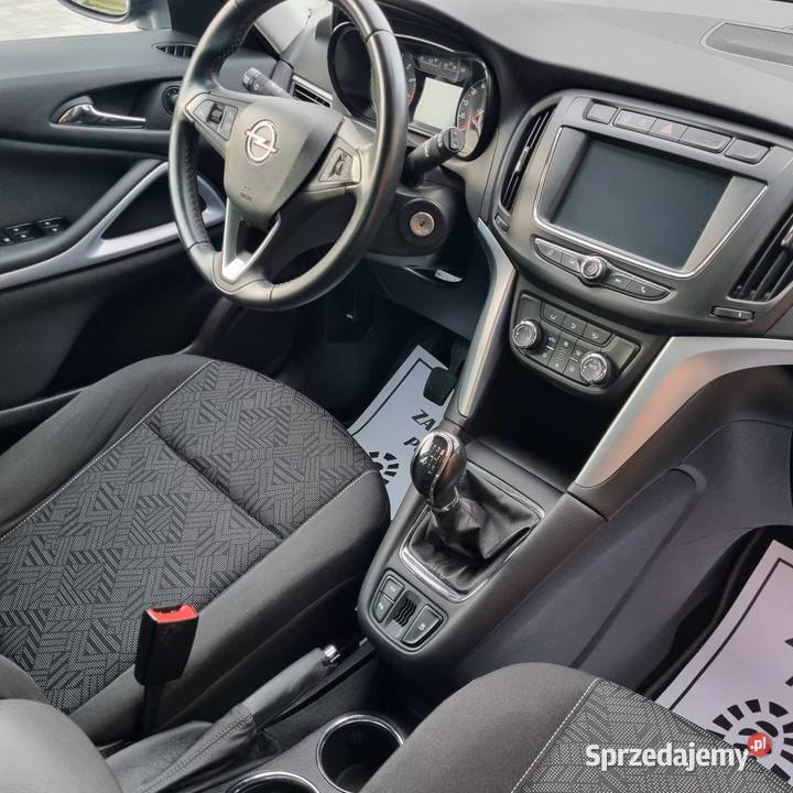 Opel zafira niski przebieg 100 piekna Rok produkcji 2017 Adamowo sprzedam