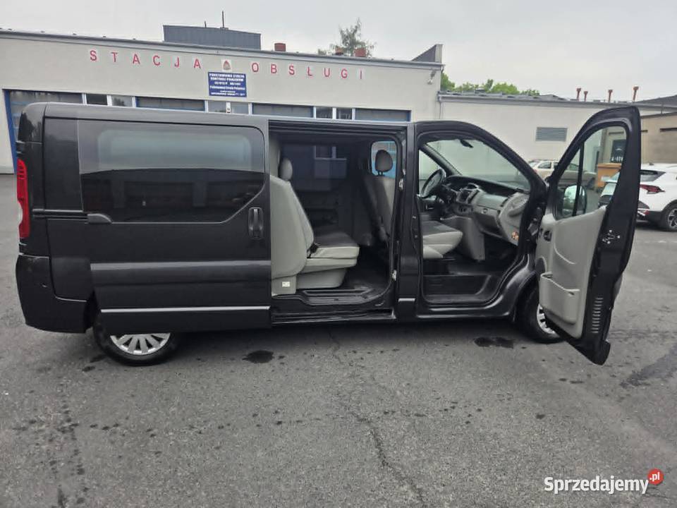 Samochód Opel Vivaro 25 147 Czarny LONG komputer pokładowy Lublin