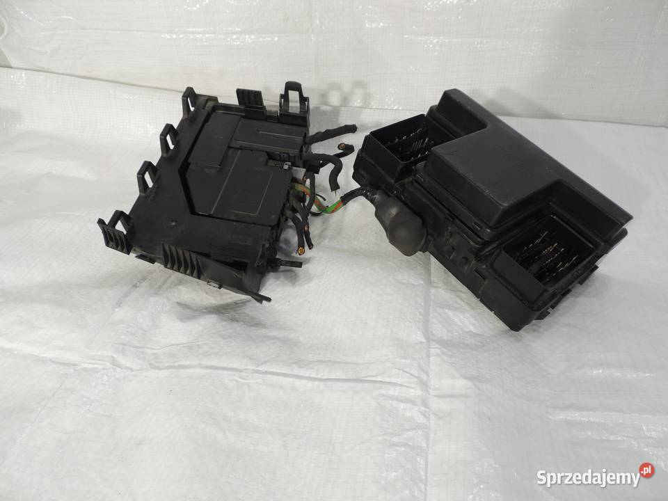 FORD MONDEO MK5 20 TDCI SKRZYNKA BEZPIECZNIKÓW