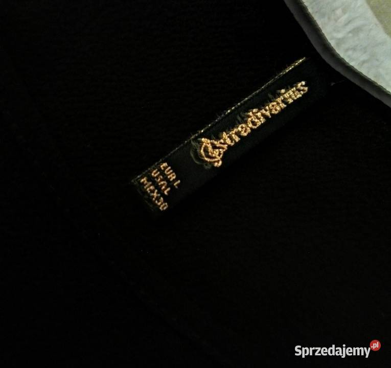 Stradivarius czarna bluzka Wytłaczany materiał