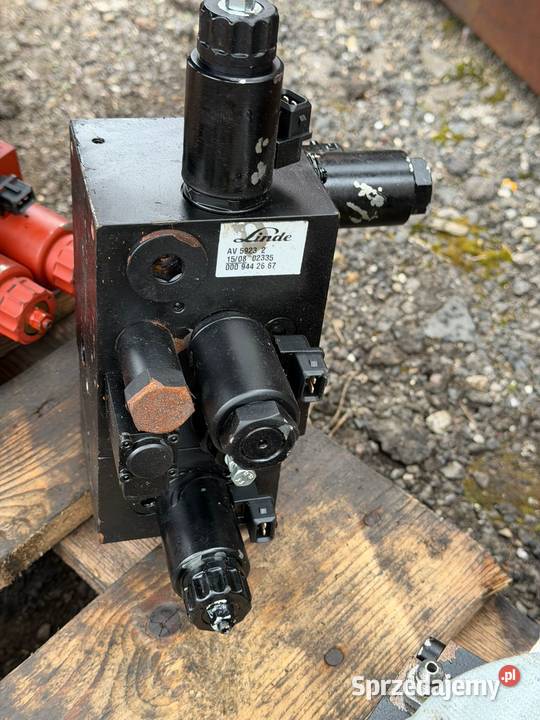 Rozdzielacz hydrauliczny LINDE 000 944 26 67 AV sprzedam