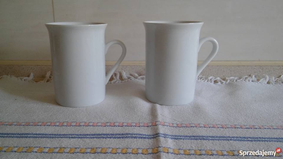 dwa kubeczki białe kubki kawa