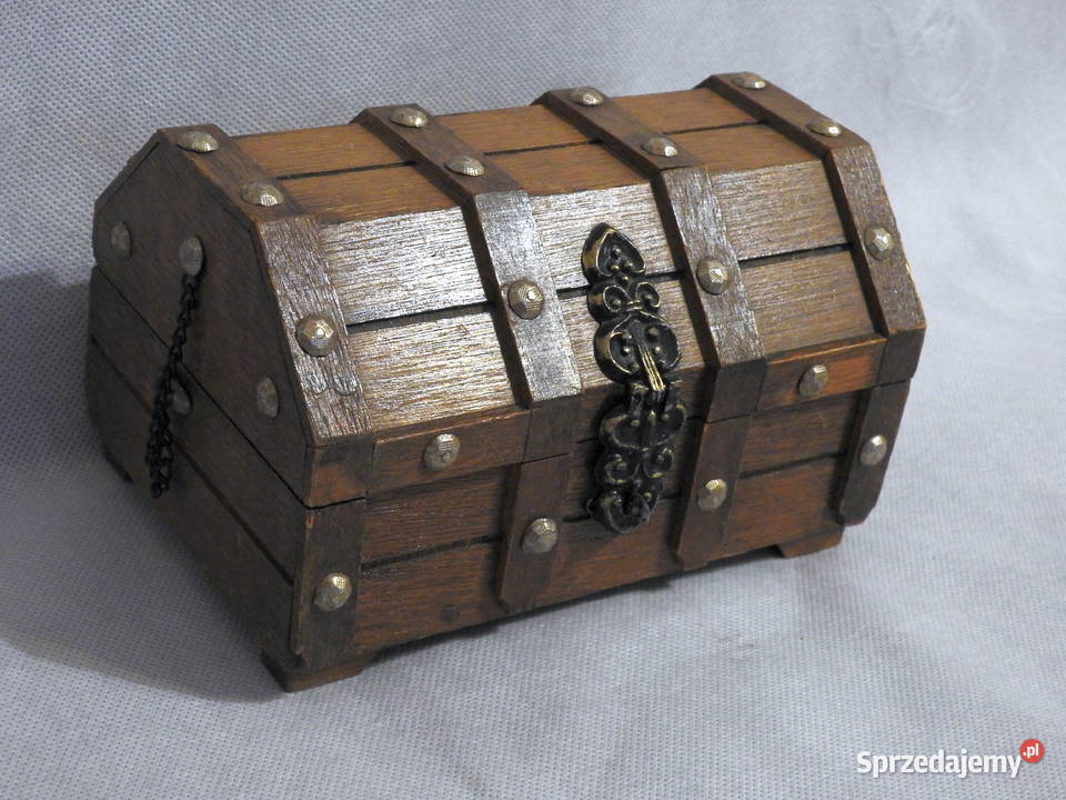 Drewniany kufer z metalowymi okuciami Pozostałe Inowrocław