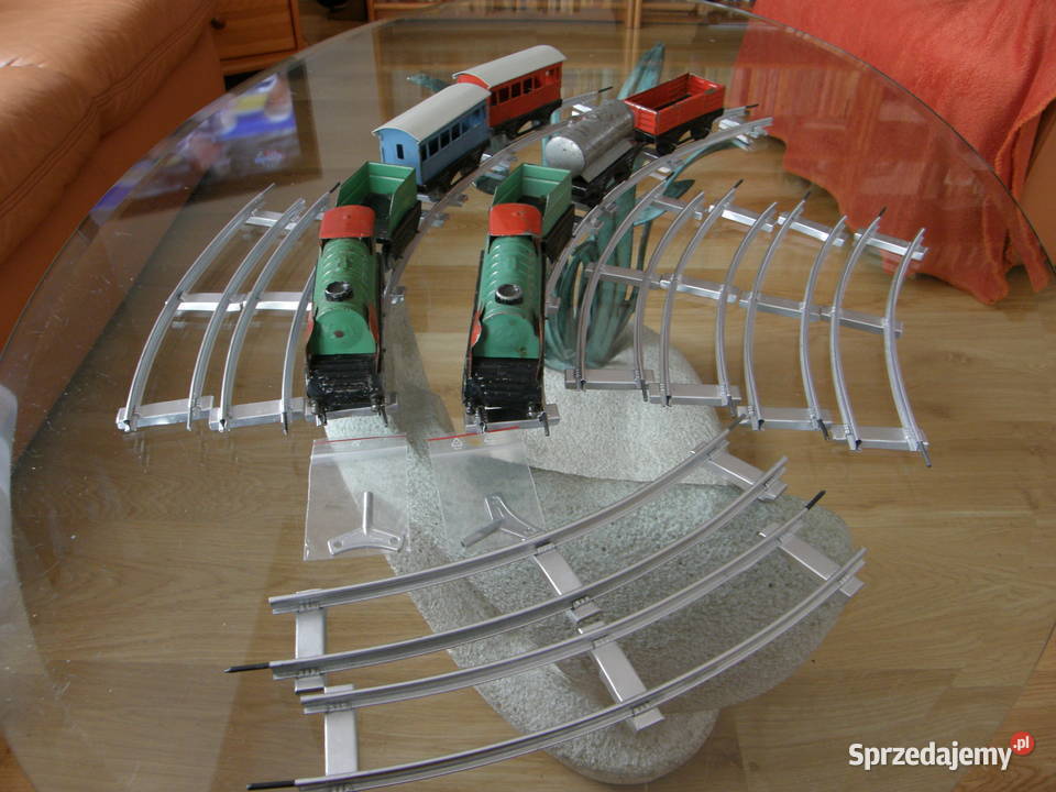 Dwa zestawy IGRA Dodatkowa lokomotywa FILM Radzewice