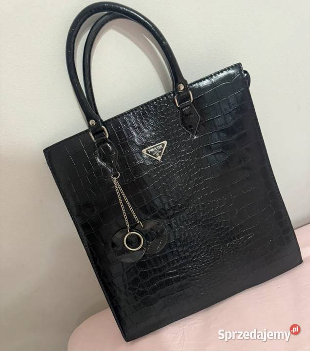 Torebka czarna lakierowana logo Prada Poznań
