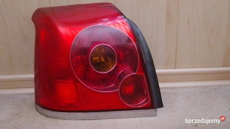 Lampa tylna Toyota Avensis T25 sedan strona lewa Wyszków
