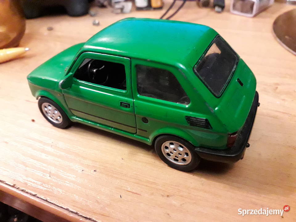 Maluch Fiat 126p model Warszawa
