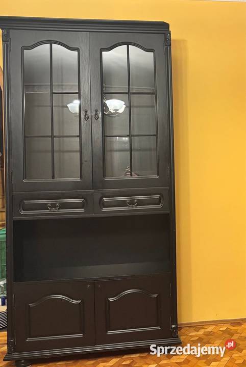 Barek salonowy ze stołem i krzesłami Przeworsk