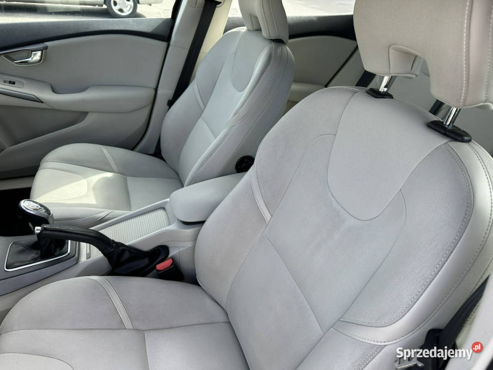 Volvo V40 Mocny silnik kamera nawigacja tempomat pomorskie sprzedam