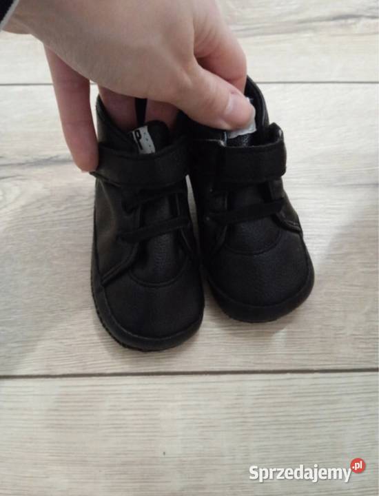 Czarne buciki niechodki chłopca Kłodawa
