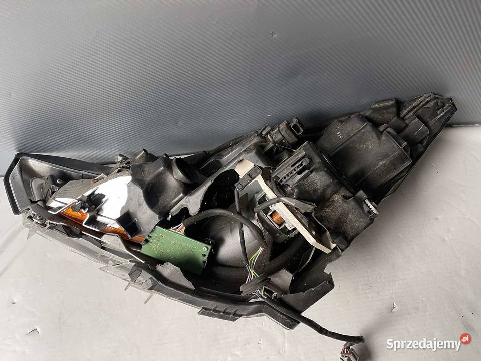 TOYOTA AYGO 2 LIFT PRAWA LAMPA PRZÓD osobowe wielkopolskie Ostroróg
