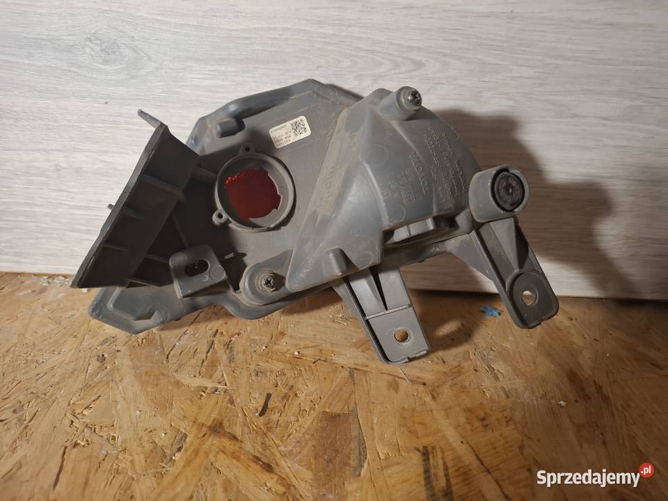 TOYOTA RAV4 IV LIFT LAMPA PRZECIWMGIELNA LEWA