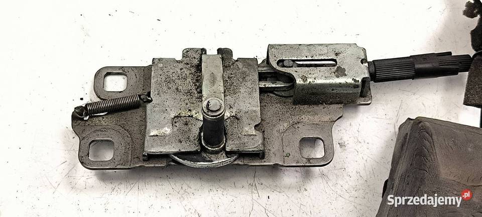 DOCIĄG KLAPY AUDI A8 D3 4E0827383C Lipno