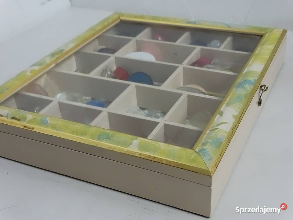 Kolekcja markowych miniaturek perfum w ozdobnej lubelskie